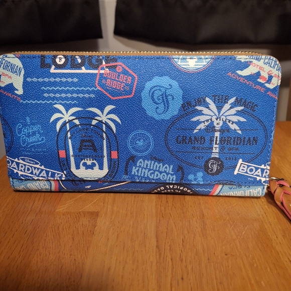 Dooney & Bourke X Disney Vacation Club 2022 Wallet / Wristlet - Picture 3 of 16